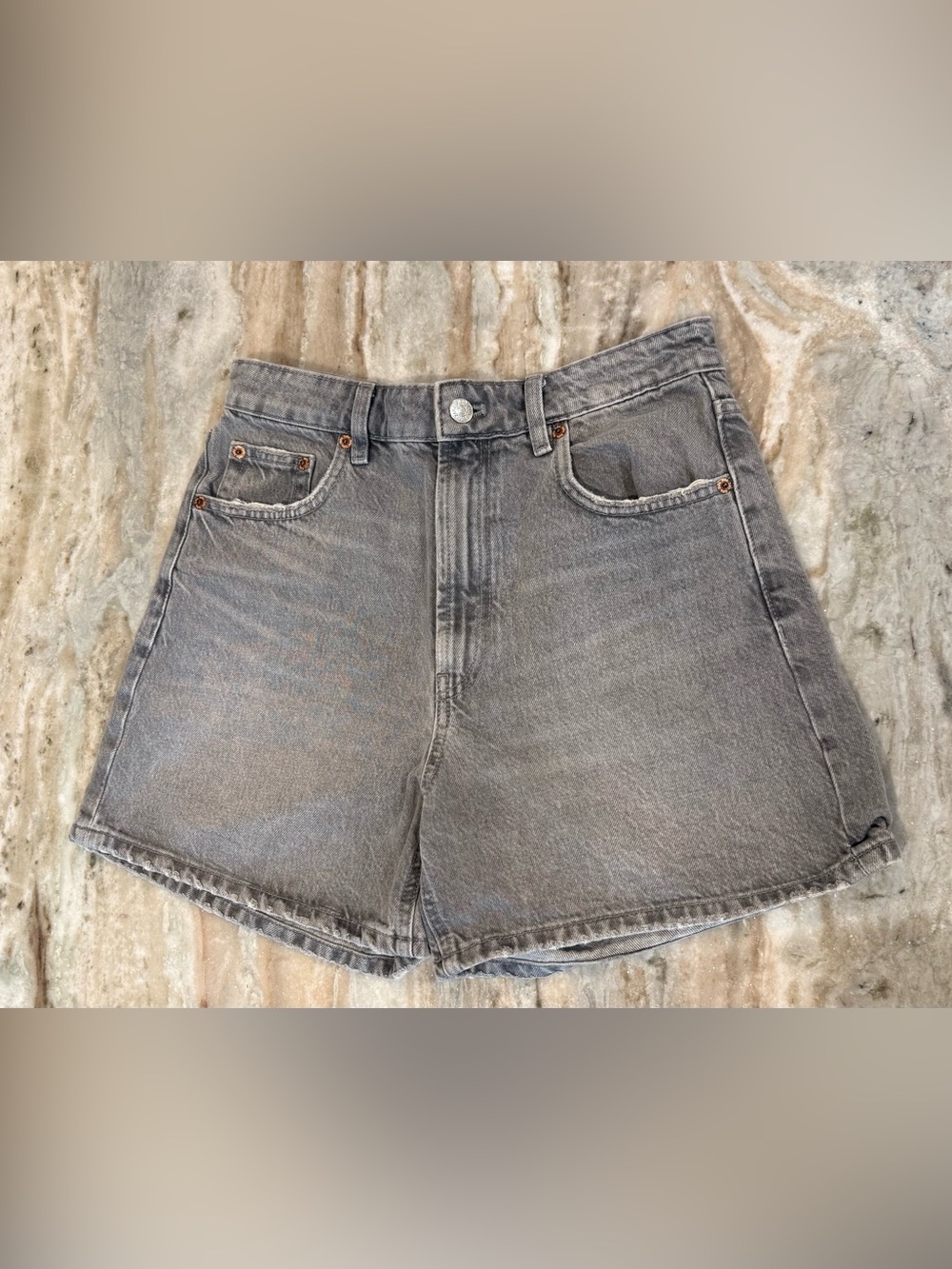 Women’s ZARA grey denim mom shorts- Size 4